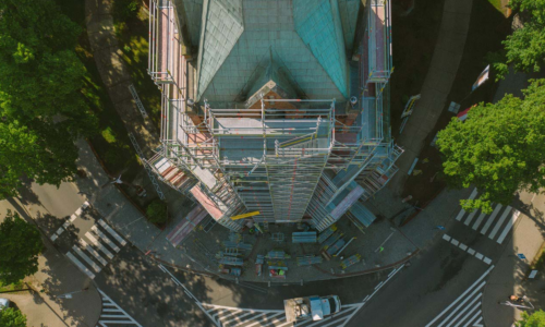 Ogrodzenia tymczasowe na budowie – przepisy, bezpieczeństwo i najlepsze rozwiązania